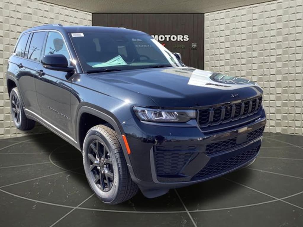 New 2026 Jeep Grand Cherokee Laredo Sport Utility