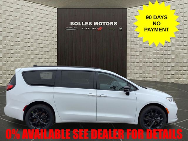 2026 Chrysler Pacifica Select AWD's photo