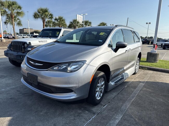 2021 Chrysler Voyager LXI Van Passenger Van