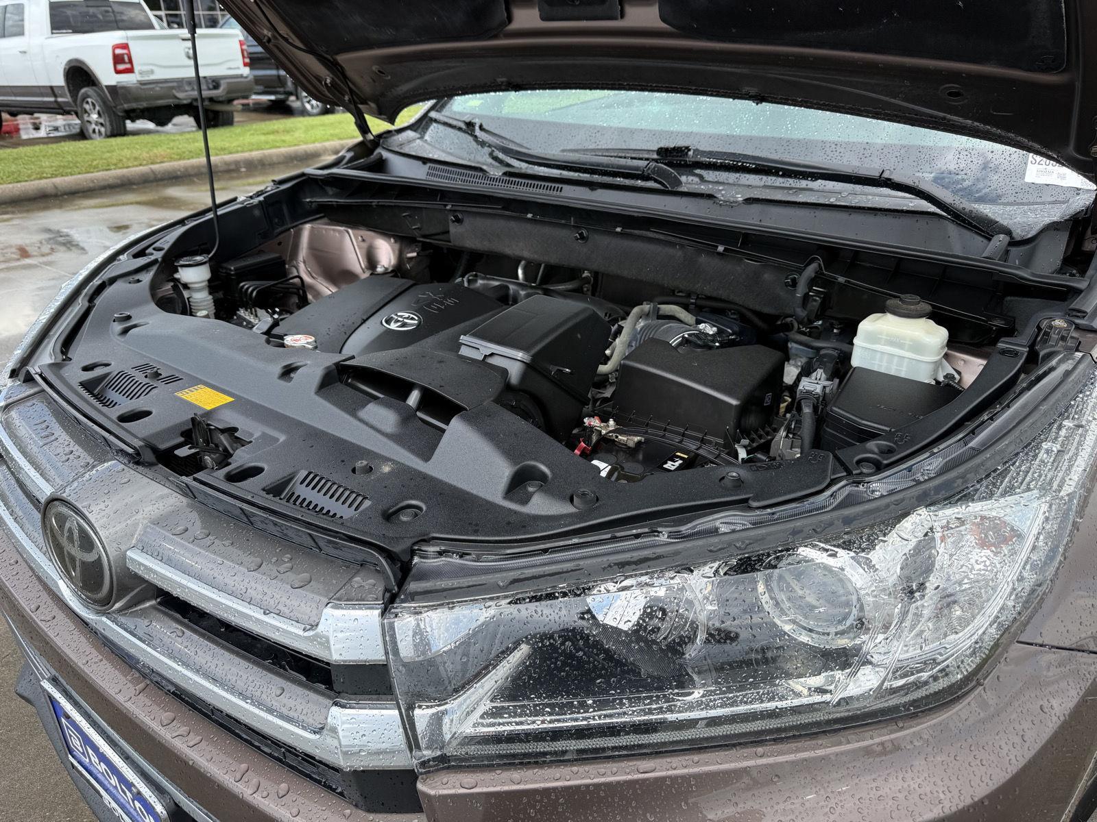 Used 2018 Toyota Highlander Limited Platinum with VIN 5TDYZRFHXJS265212 for sale in Port Arthur, TX