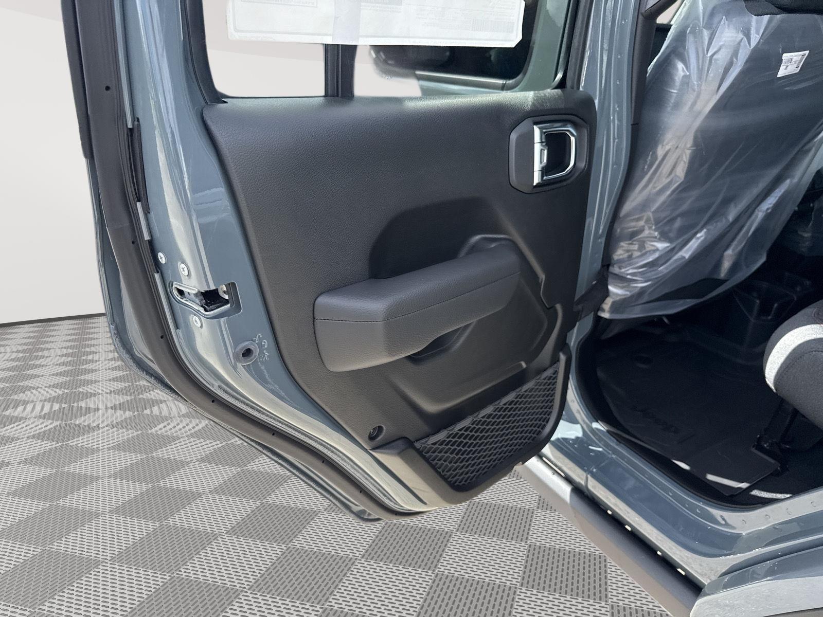 2025 Jeep Wrangler 4-Door Rubicon - Photo 12