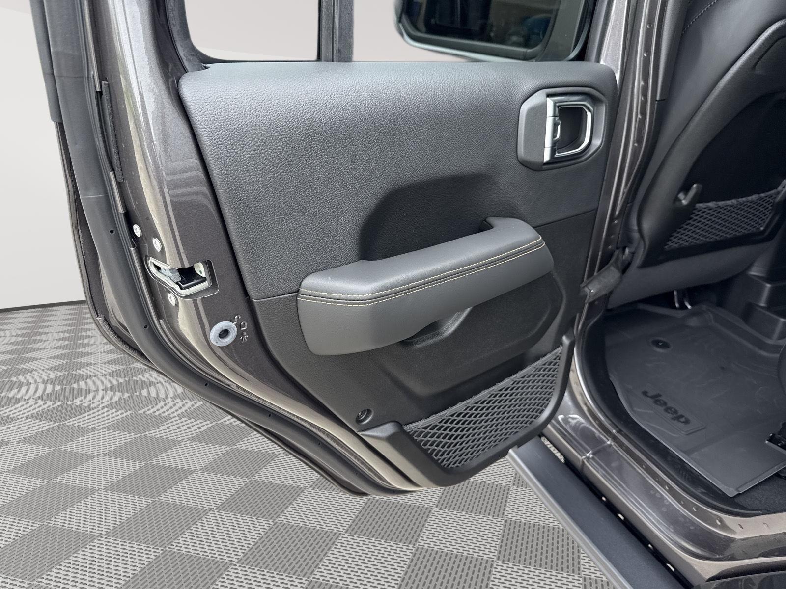 2025 Jeep Wrangler 4-Door Rubicon 392 Final Edition - Photo 12