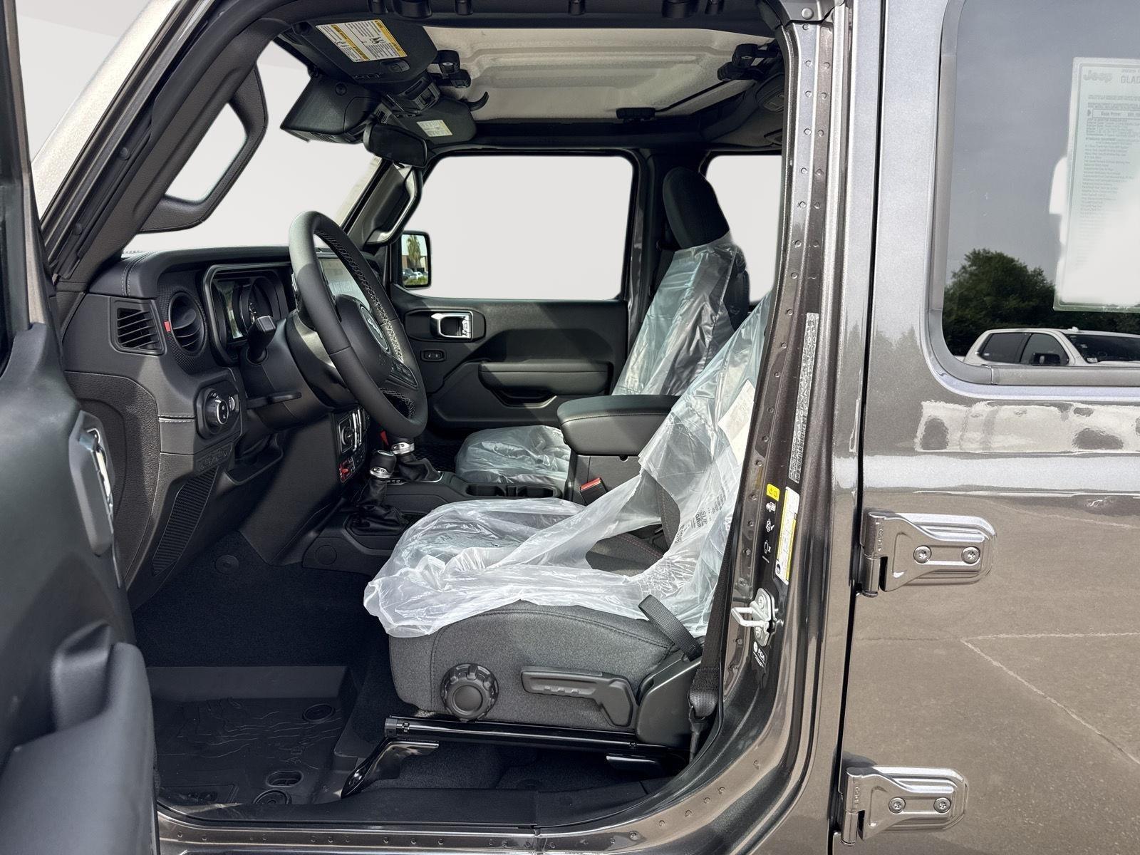 2025 Jeep Gladiator Rubicon - Photo 6
