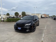 2025 Chrysler Pacifica Limited Passenger Van