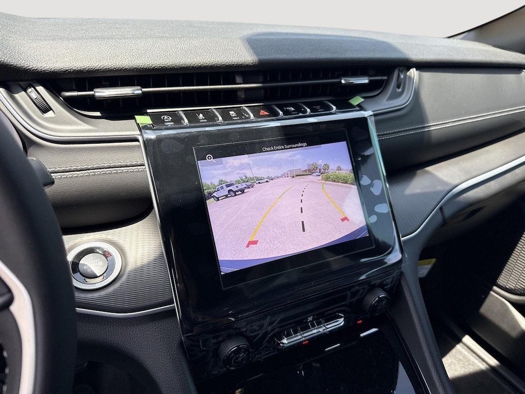 New 2025 Jeep Grand Cherokee Laredo Sport Utility