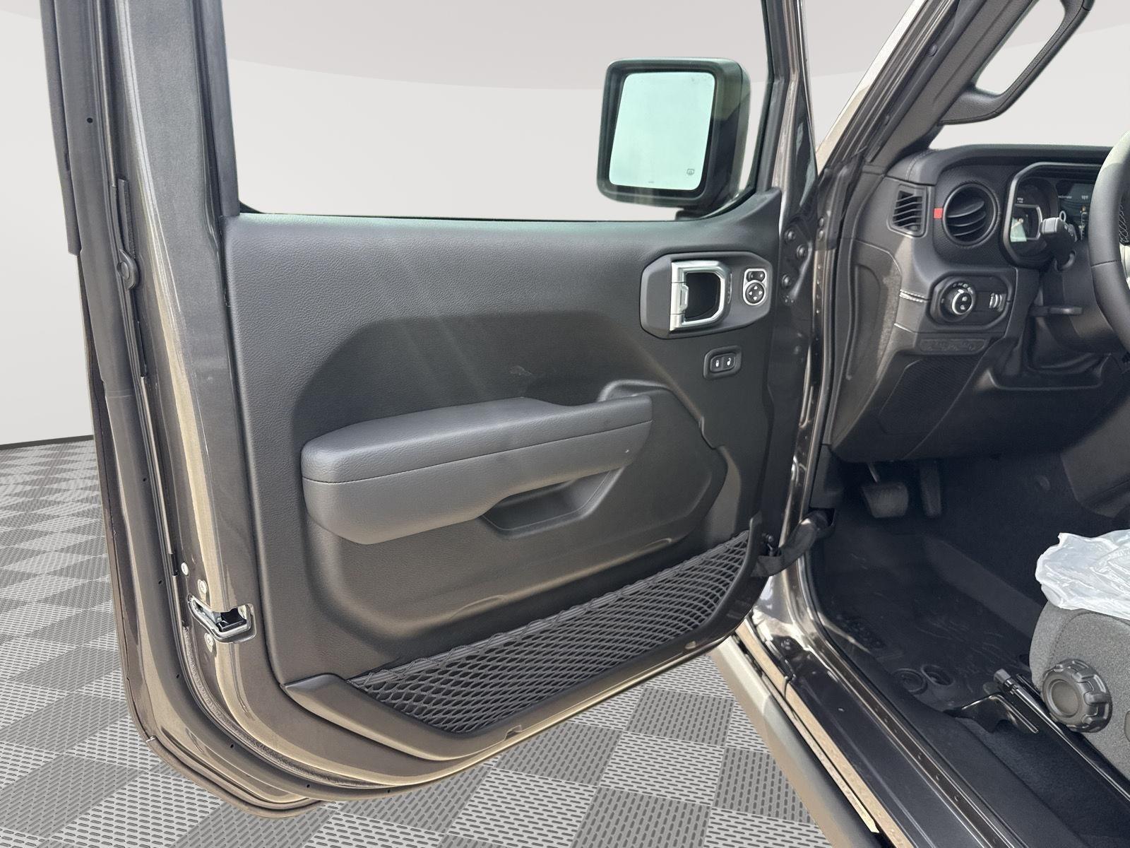 2025 Jeep Gladiator Rubicon - Photo 8