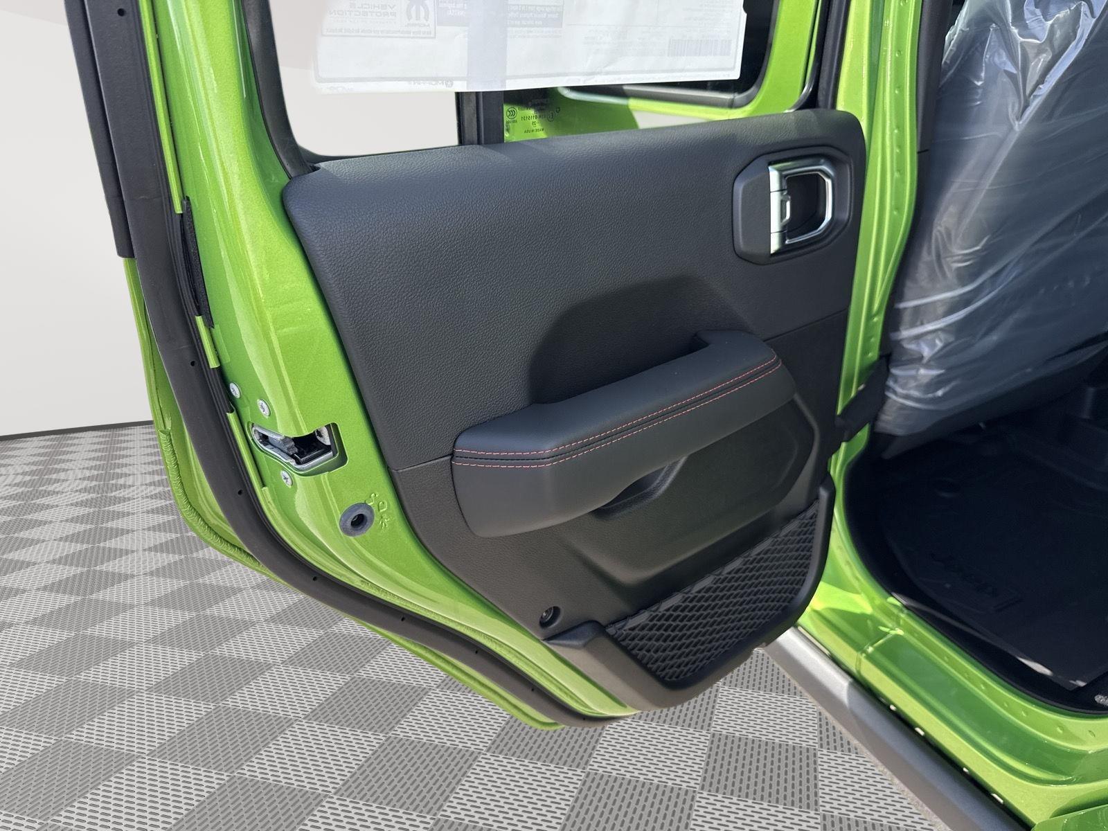 2025 Jeep Wrangler 4-Door Rubicon - Photo 12