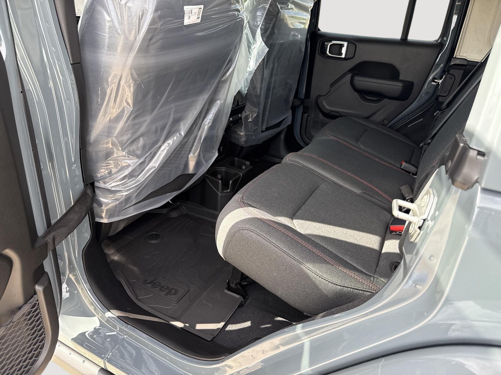 2025 Jeep Wrangler 4-Door Rubicon - Photo 11