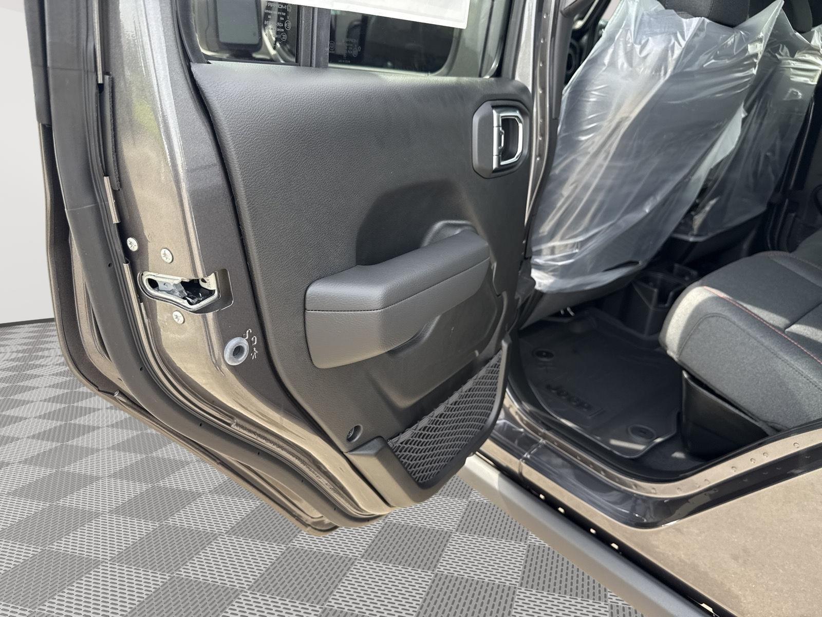 2025 Jeep Gladiator Rubicon - Photo 12
