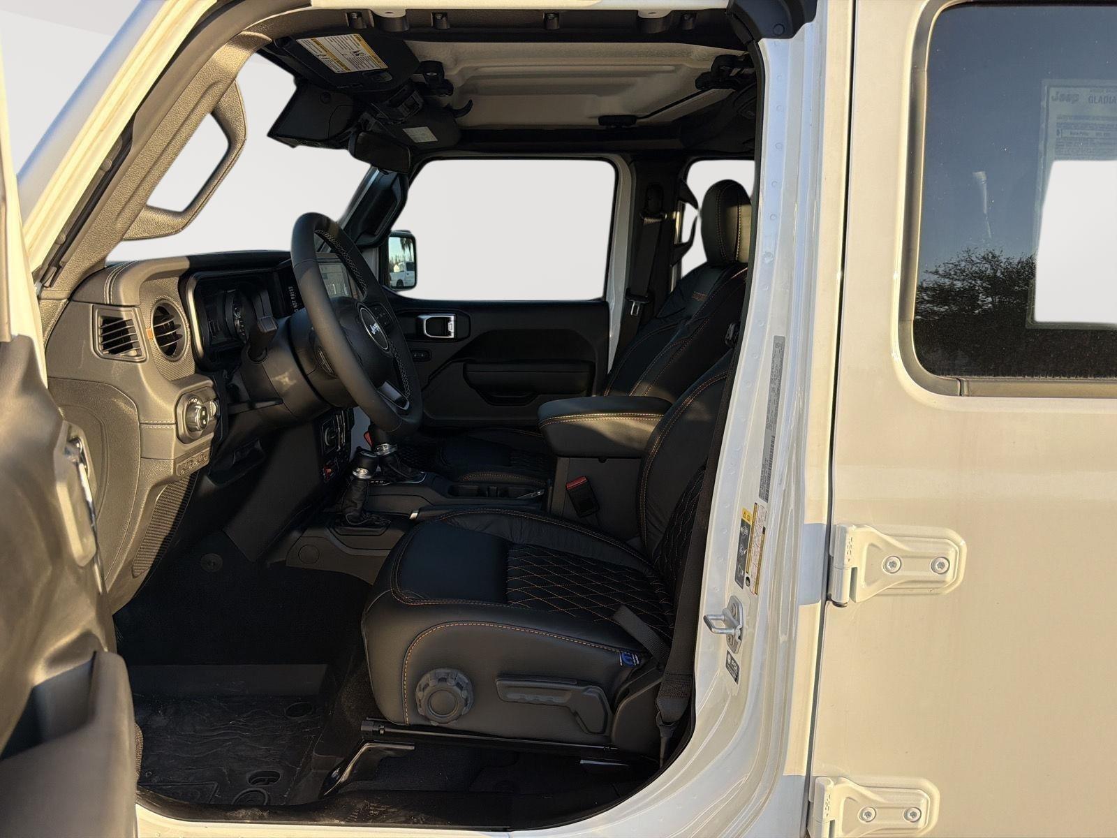 2025 Jeep Gladiator Mojave - Photo 6