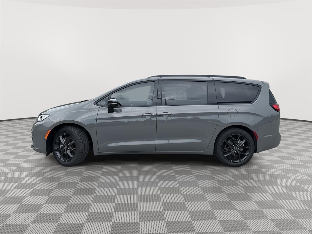 New 2025 Chrysler Pacifica Limited Passenger Van