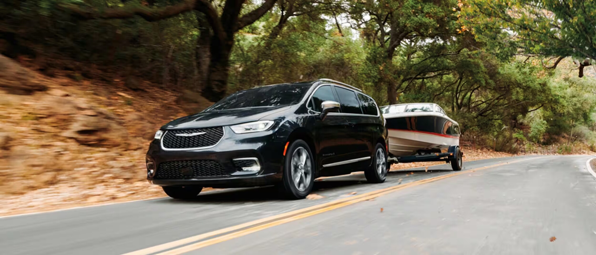 2025%20Chrysler%20Pacifica%20towing%20in%20Port%20Arthur.jpeg