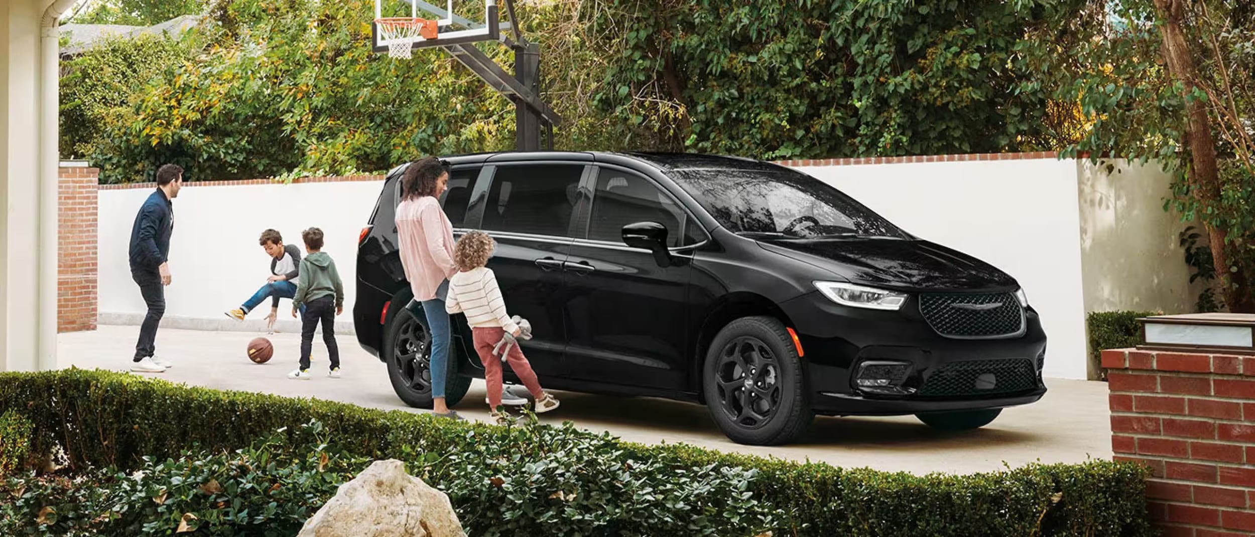Chrysler parked in Port Arthur, TX