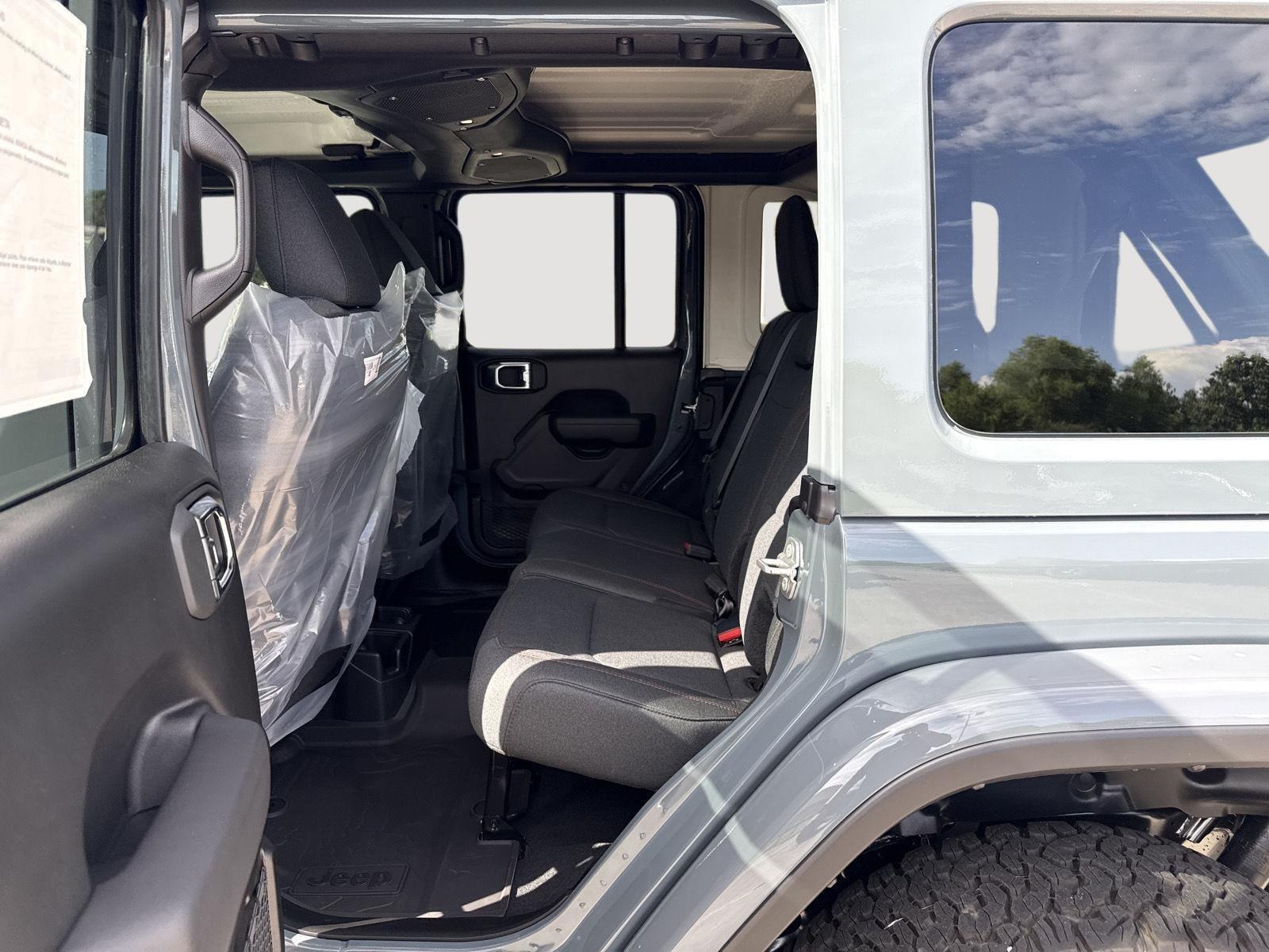 2025 Jeep Wrangler 4-Door Rubicon - Photo 9