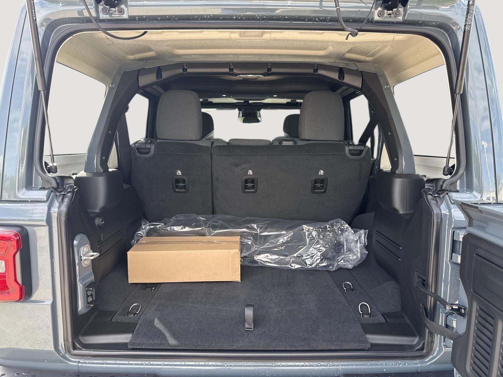 2025 Jeep Wrangler 4-Door Rubicon - Photo 13