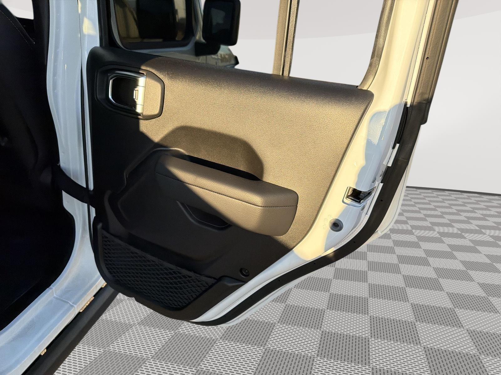 2025 Jeep Gladiator Mojave - Photo 17