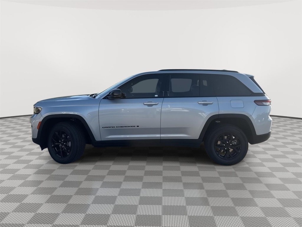 New 2025 Jeep Grand Cherokee Laredo Sport Utility