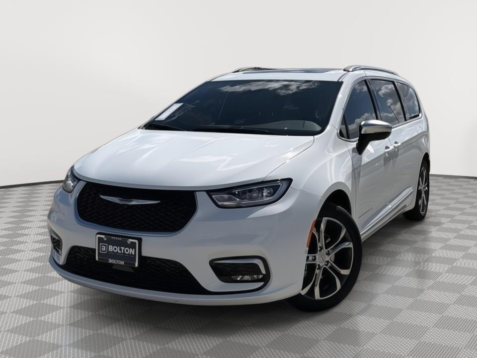 2026 Chrysler Pacifica Pinnacle's photo
