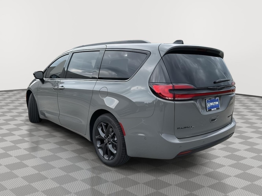New 2025 Chrysler Pacifica Limited Passenger Van