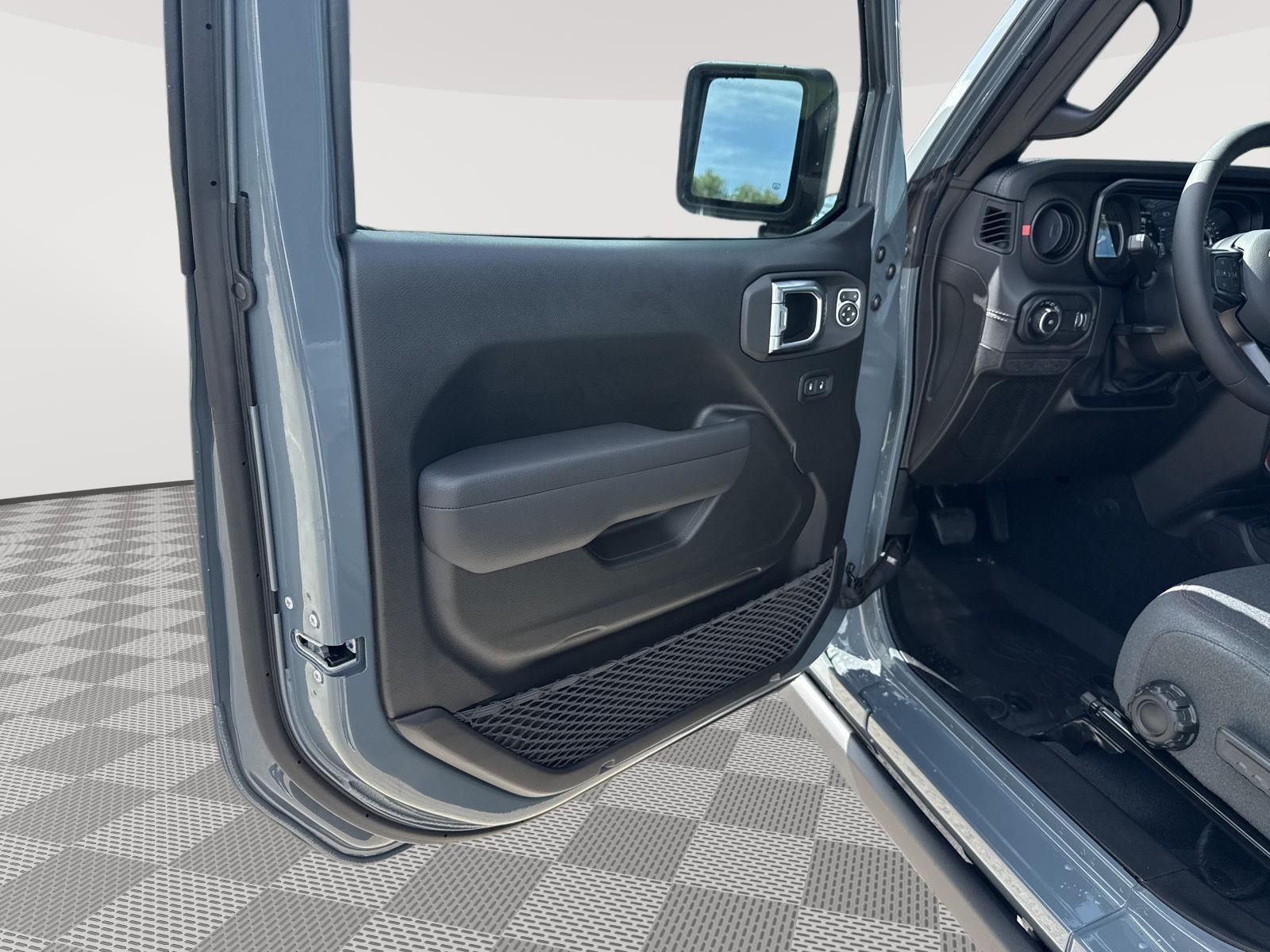 2025 Jeep Wrangler 4-Door Rubicon - Photo 8