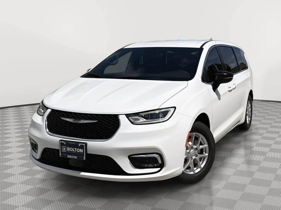 2026 Chrysler Pacifica Select's photo