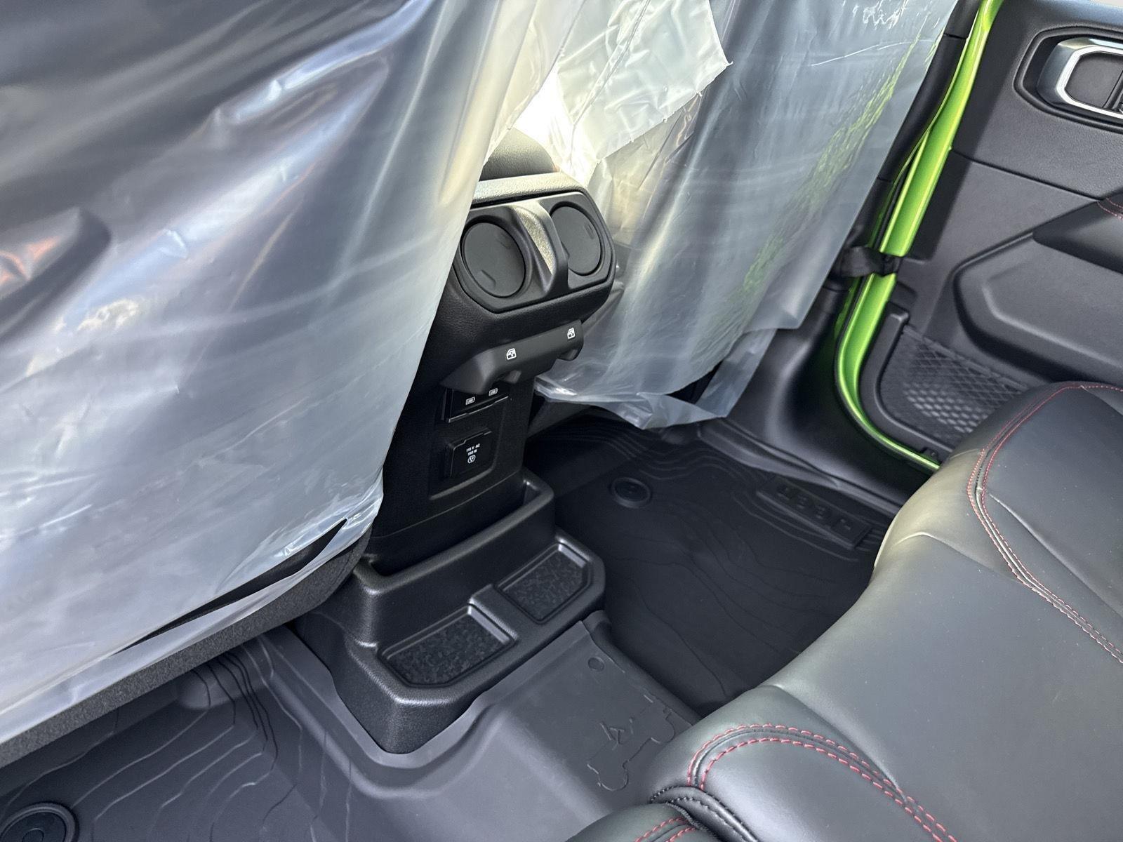2025 Jeep Wrangler 4-Door Rubicon - Photo 10