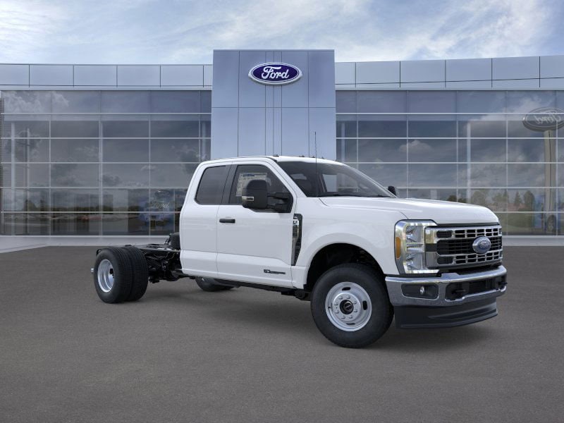 2025 Ford F-350 Super Duty Chassis Cab XL - Photo 7