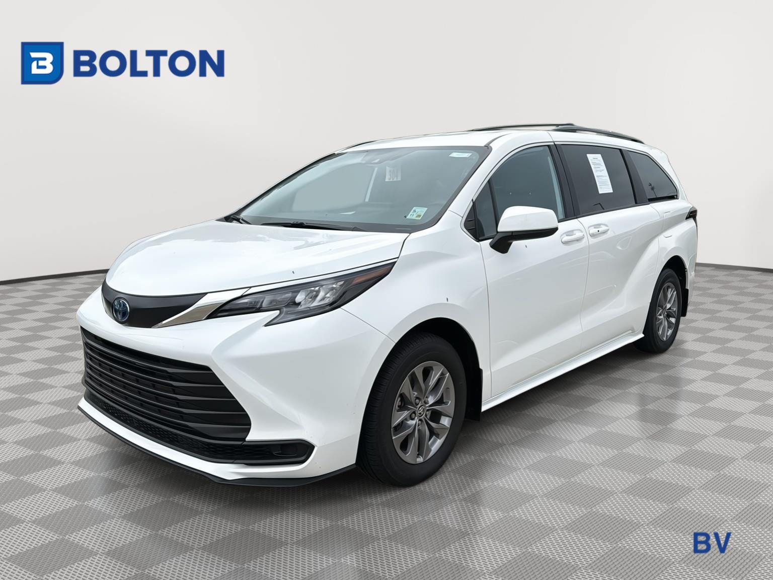 2025 Toyota Sienna LE 8-Passenger Hybrid FWD's photo