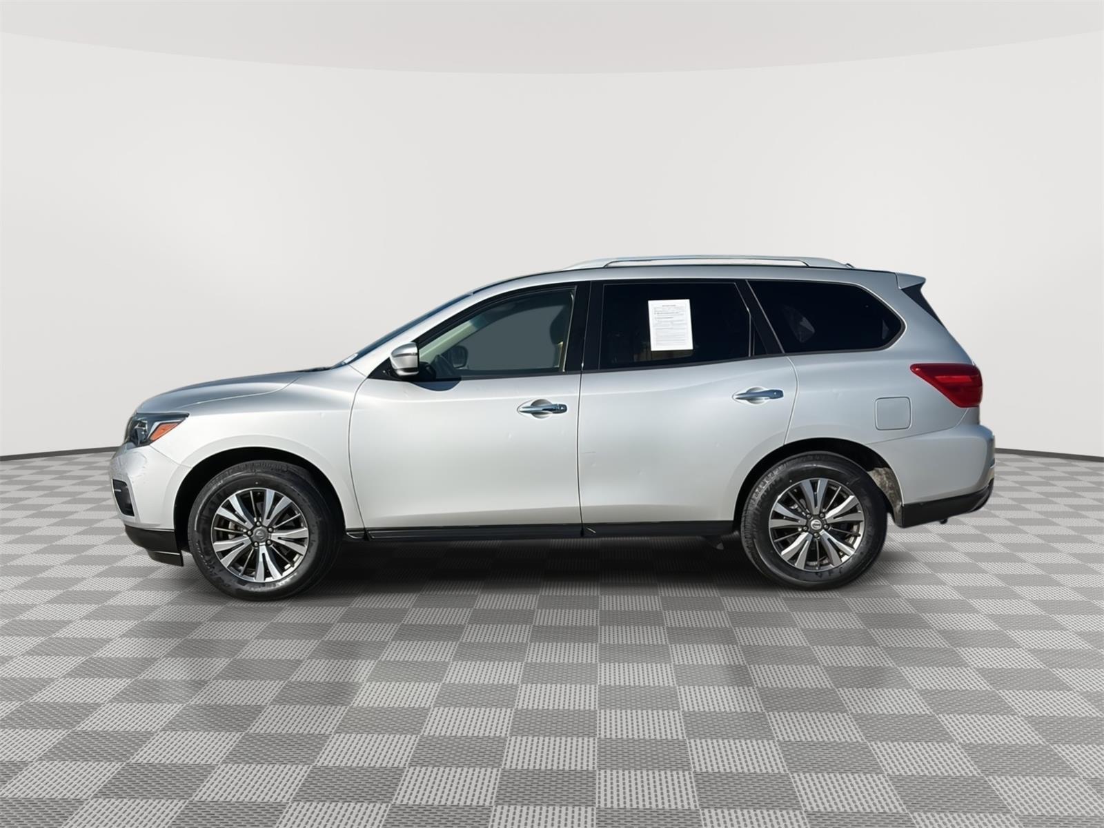Used 2018 Nissan Pathfinder SV with VIN 5N1DR2MN4JC637669 for sale in Lake Charles, LA