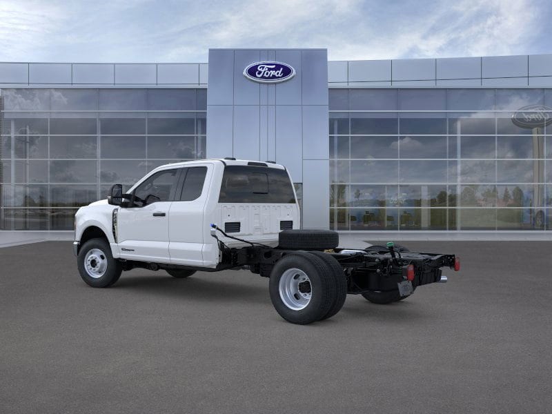 2025 Ford F-350 Super Duty Chassis Cab XL - Photo 4