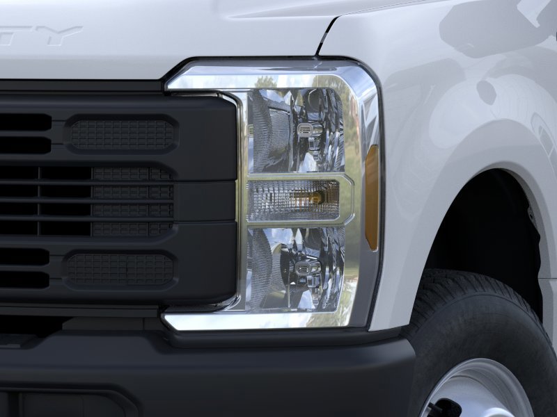 2025 Ford F-350 Super Duty Chassis Cab XL - Photo 18