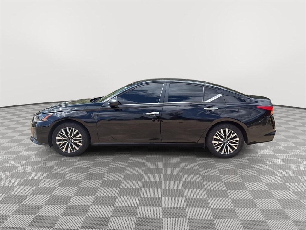 Used 2025 Nissan Altima SV Sedan