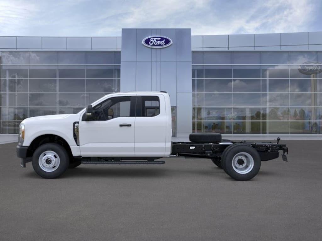 New 2026 Ford Super Duty F-350 DRW XL 4WD Supercab 168 WB 60 CA Truck