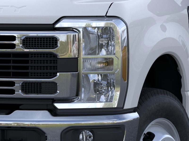 2025 Ford F-350 Super Duty Chassis Cab XL - Photo 18