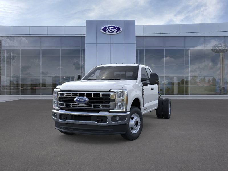 2025 Ford F-350 Super Duty Chassis Cab XL - Photo 2