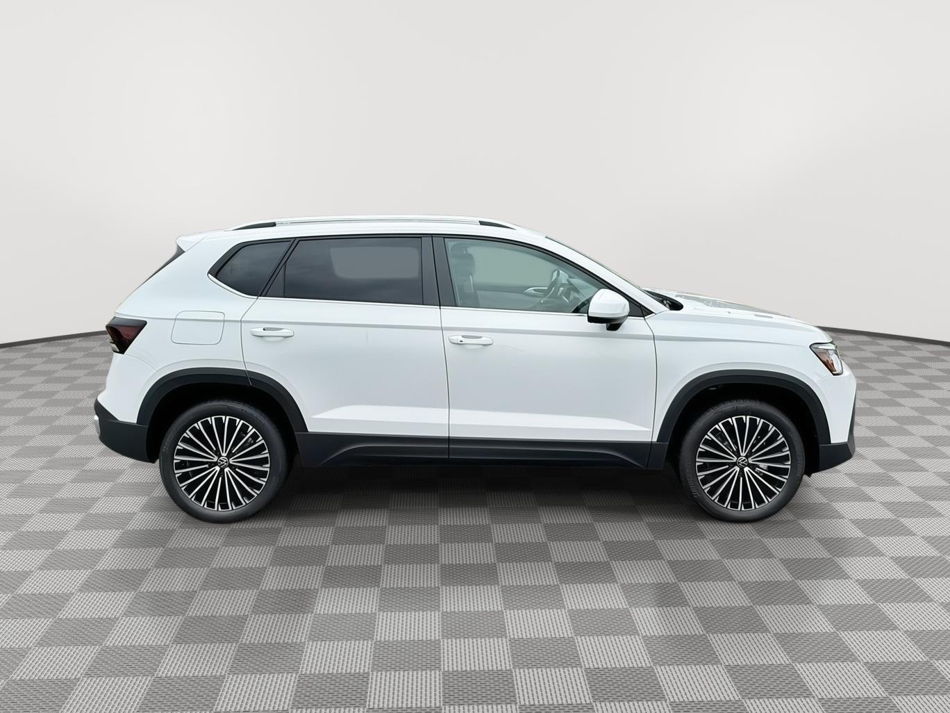 2025 Volkswagen Taos SE's photo