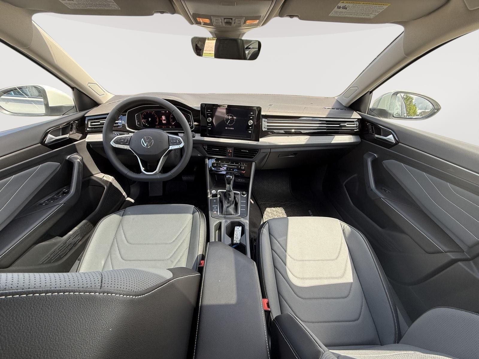 2025 Volkswagen Jetta SEL - Photo 11