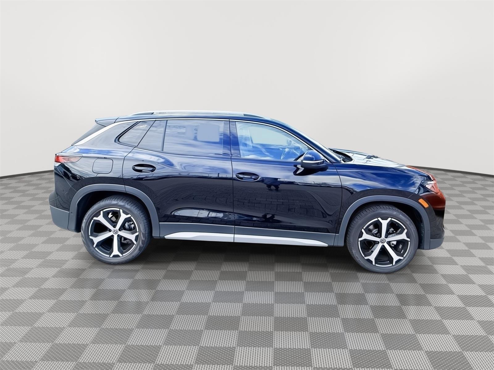 2025 Volkswagen Tiguan SE's photo