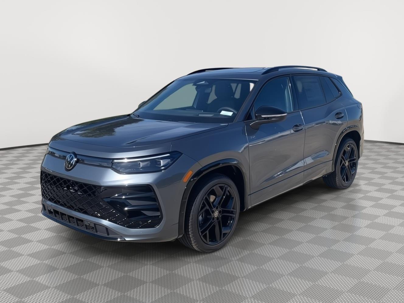 2026 Volkswagen Tiguan 2.0T SE R-Line Black's photo