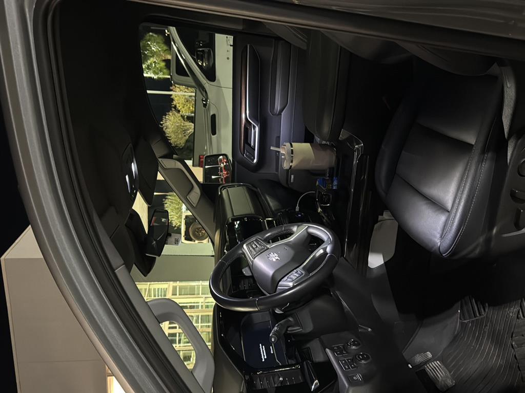 2023 Chevrolet Silverado 1500 RST photo 4