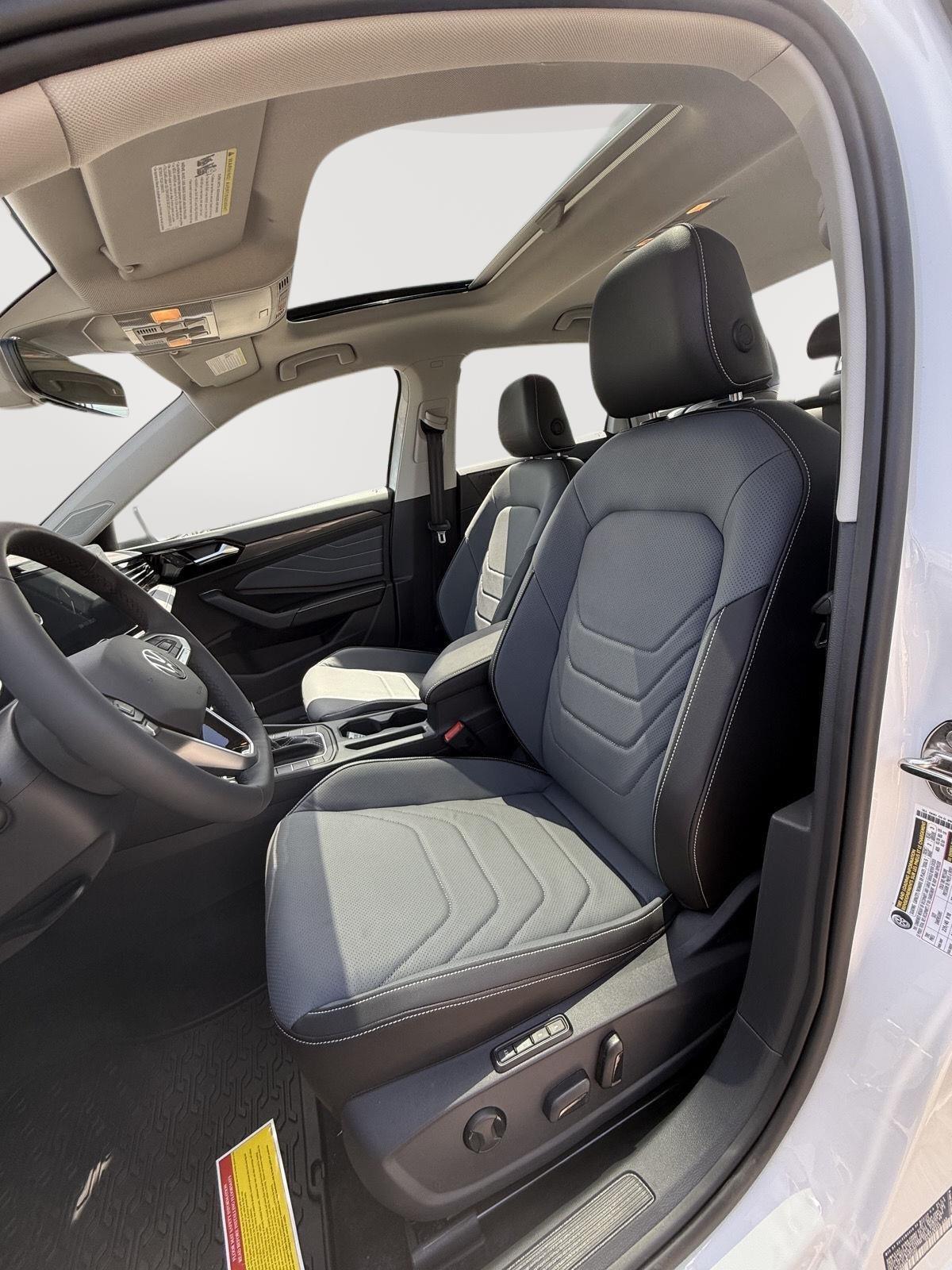2025 Volkswagen Jetta SEL - Photo 10