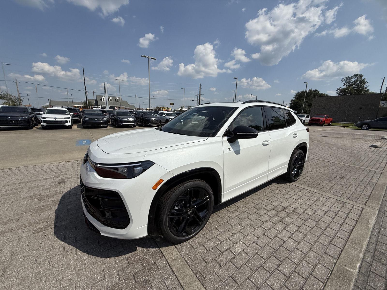 2025 Volkswagen Tiguan SE R-Line Black photo 2