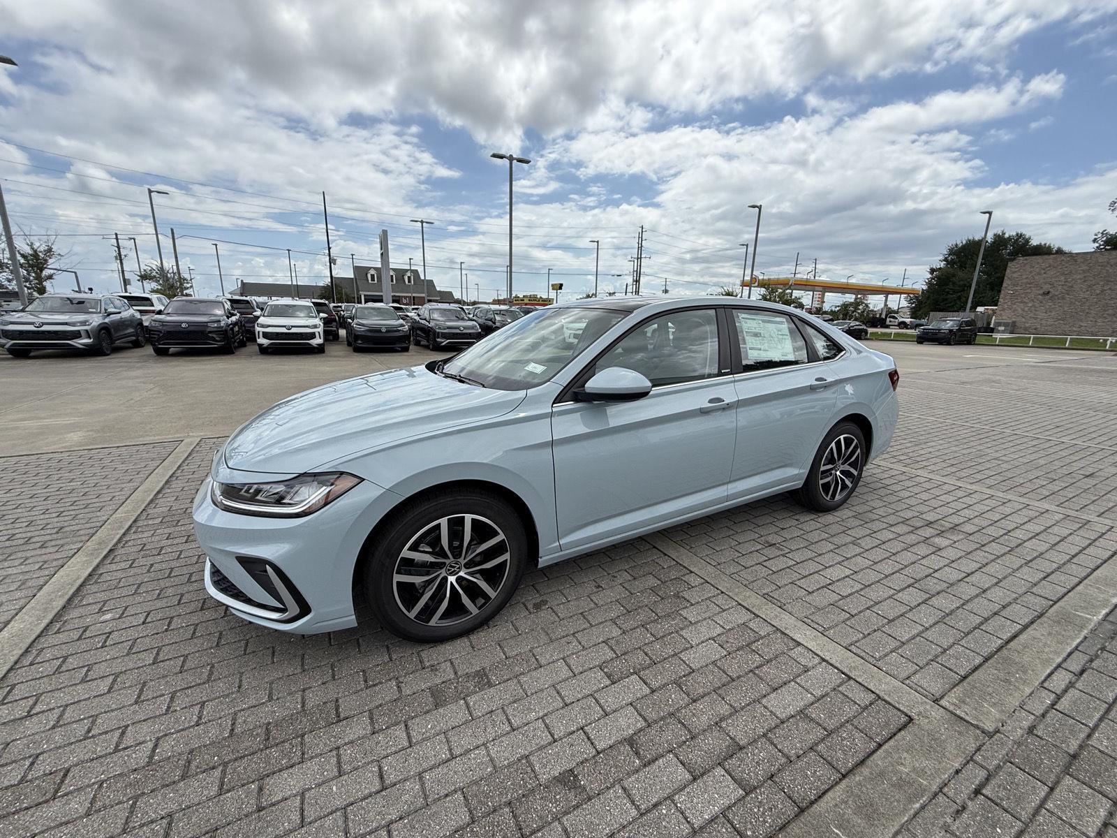 2025 Volkswagen Jetta 1.5T SE photo 2