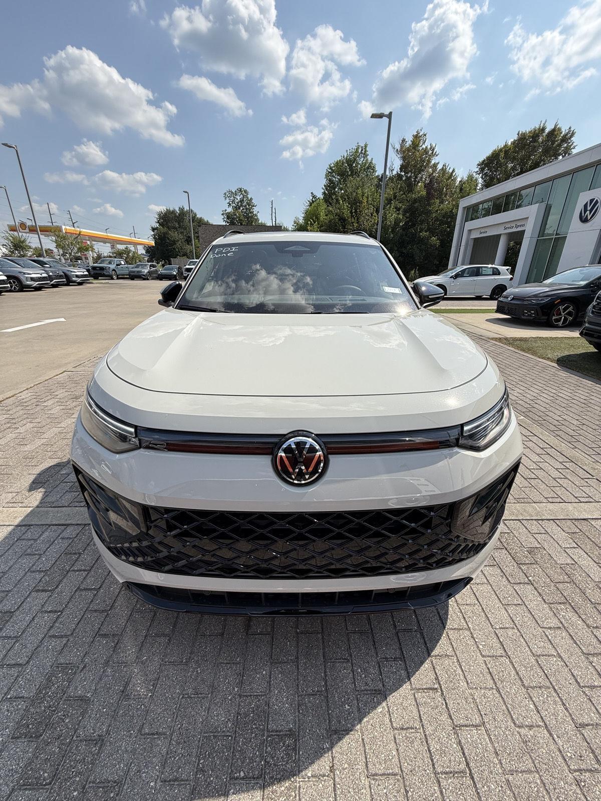 2025 Volkswagen Tiguan SE R-Line Black photo 3
