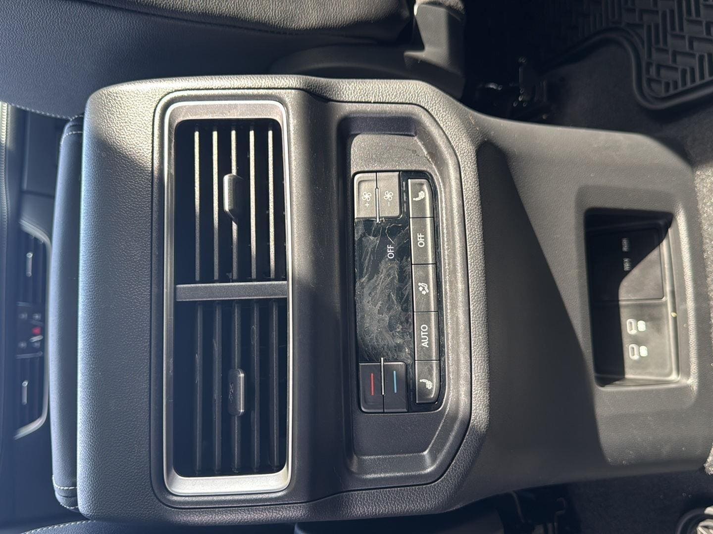 2025 Volkswagen Atlas SEL Premium R-Line - Photo 26