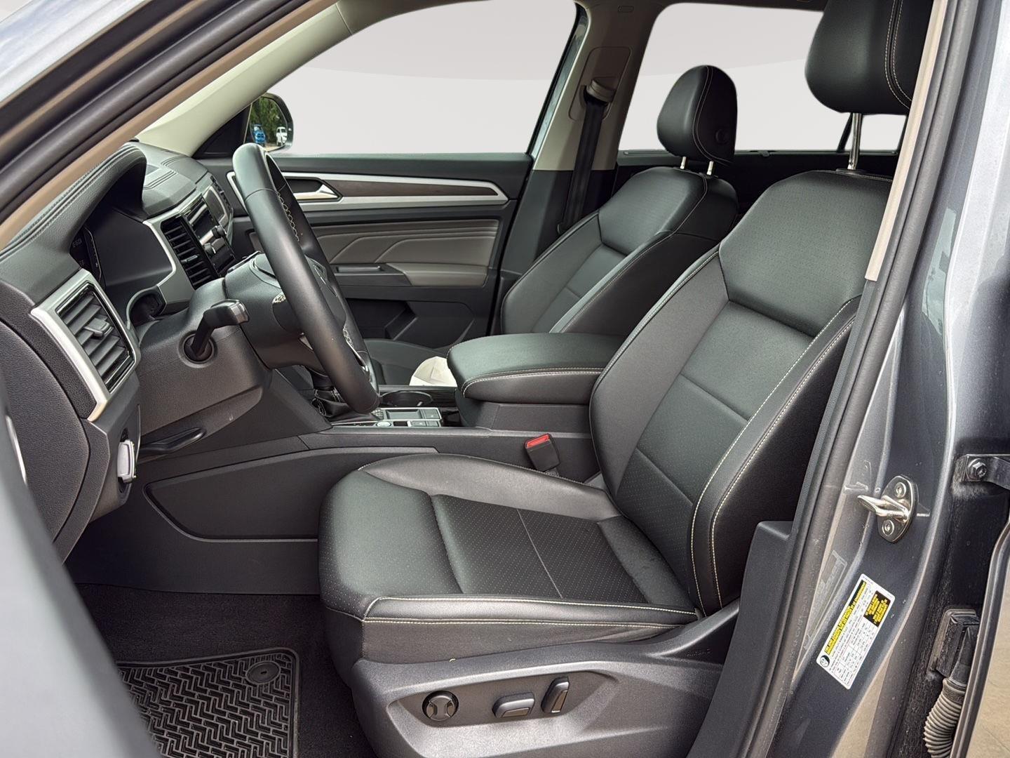 2023 Volkswagen Atlas SE w/Tech - Photo 11