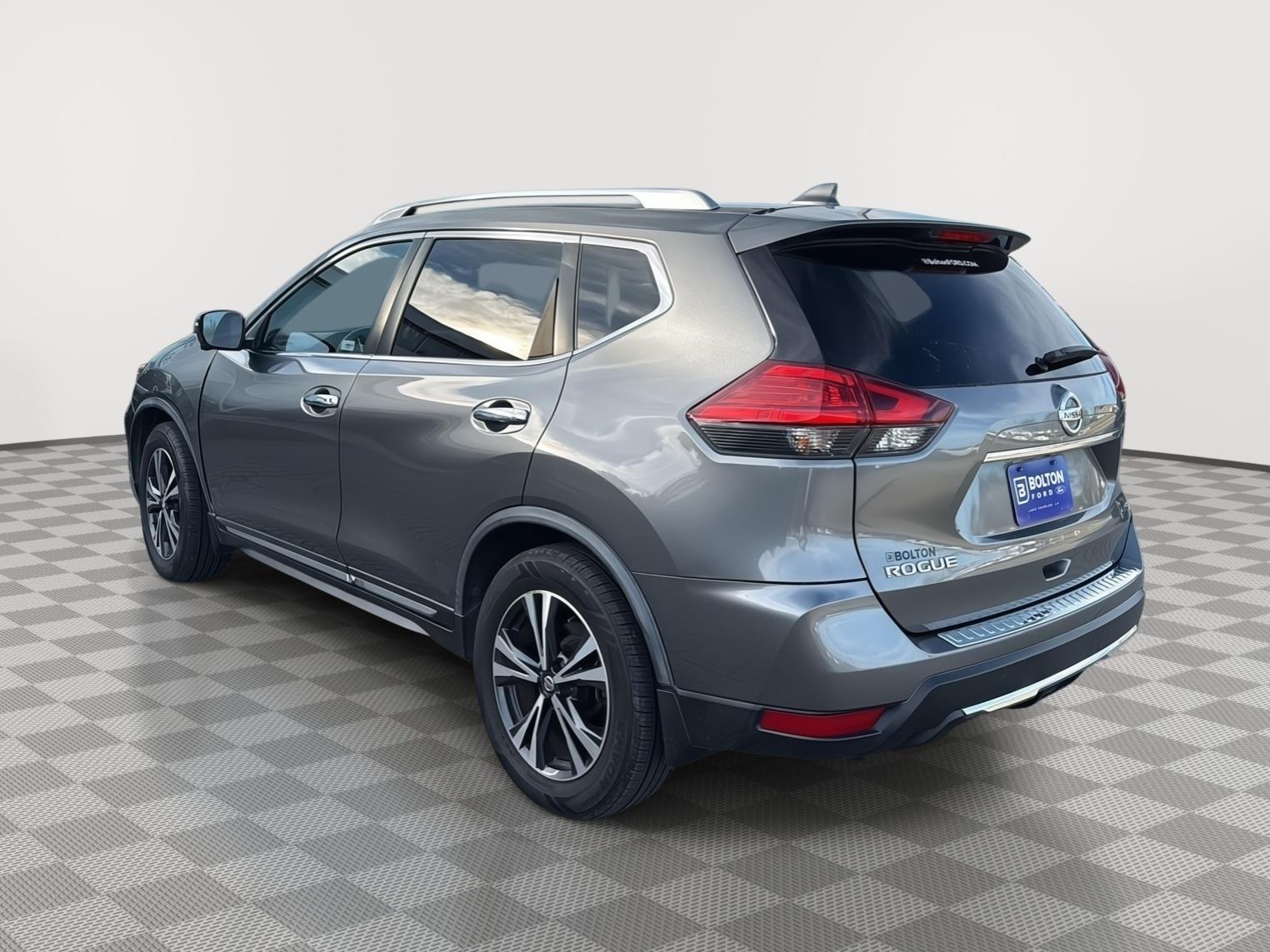 2017 Nissan Rogue SL photo 3