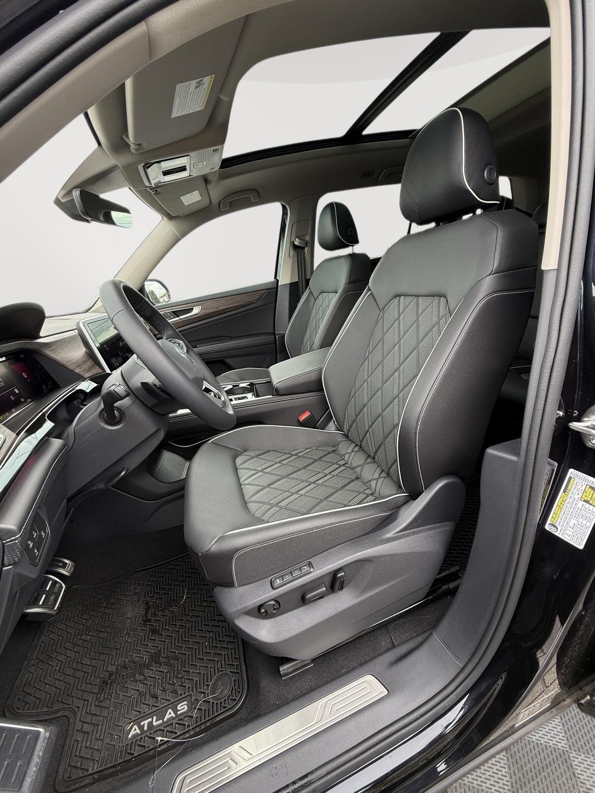 2025 Volkswagen Atlas SEL Premium R-Line - Photo 11