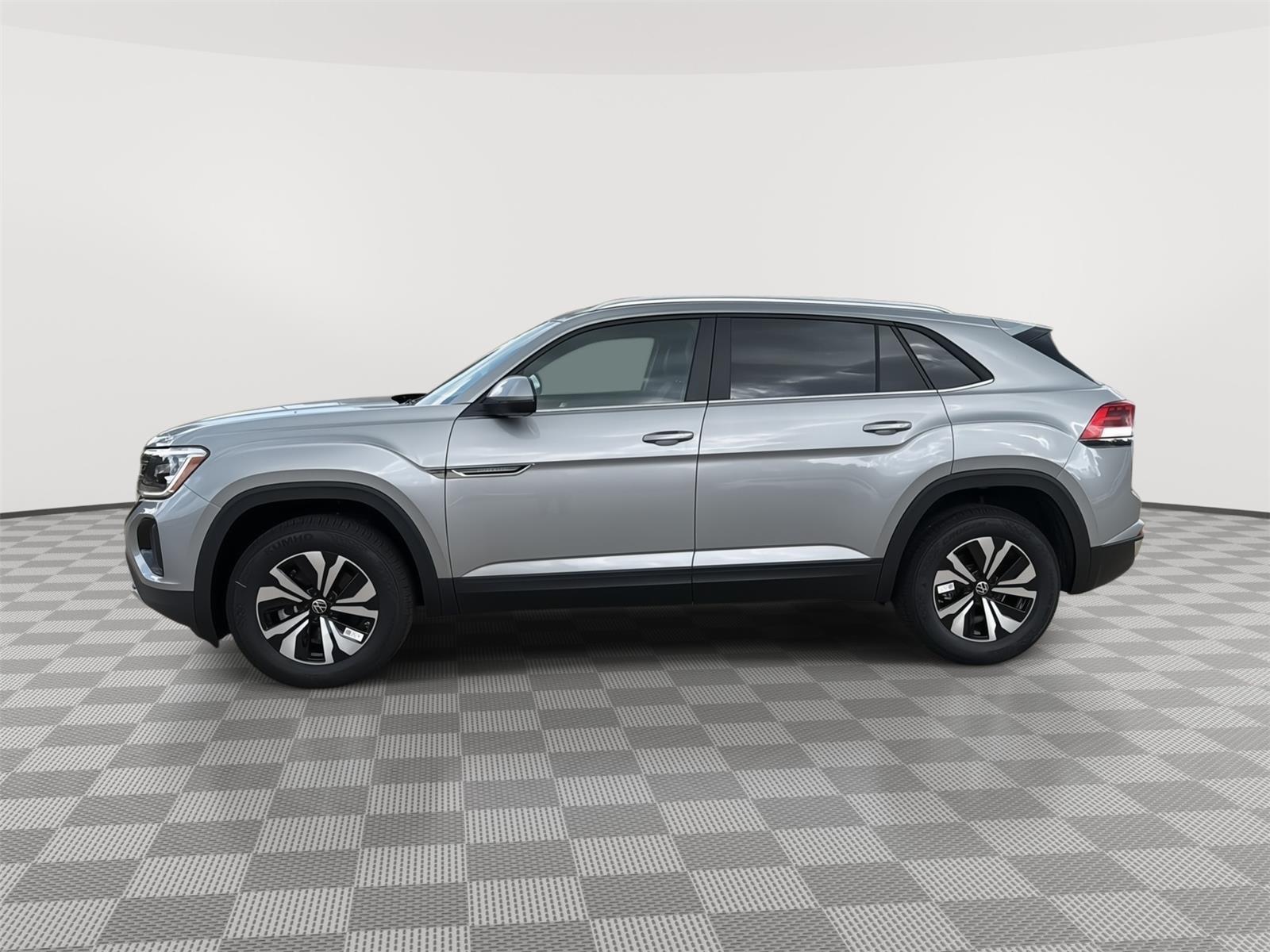 2026 Volkswagen Atlas Cross Sport SE photo 2