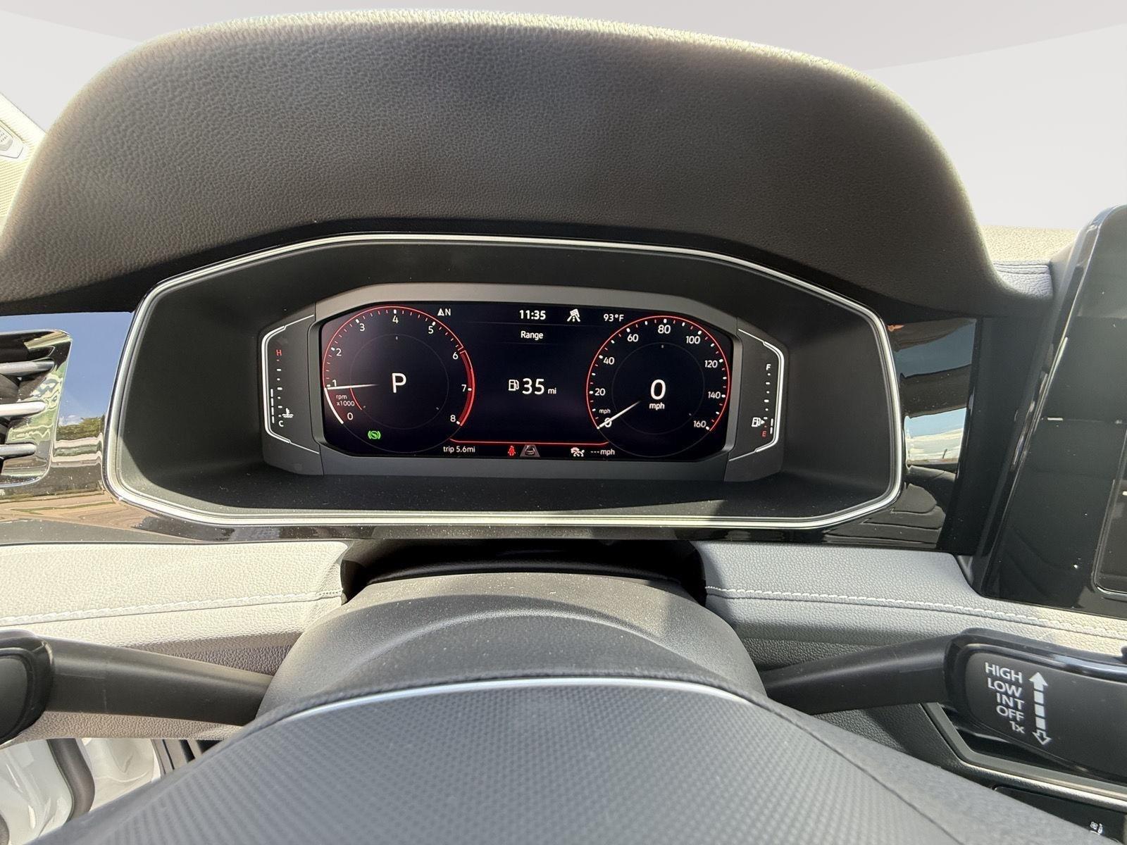 2025 Volkswagen Jetta SEL - Photo 14